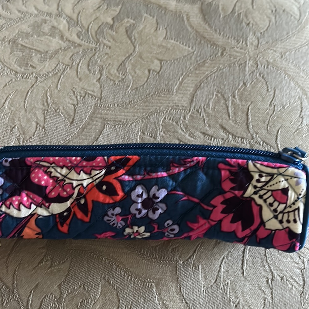 NWOT Vera Bradley Iconic 4-Piece Cosmetic Set - Picture 13 of 13
